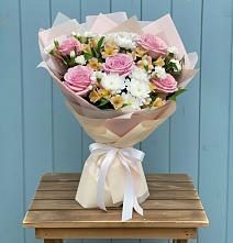 Букет цветов из:  Гвоздики, Орхидеи и Розы в Темиргоевской