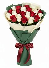 Букет Микс из красных и белых роз в Темиргоевской