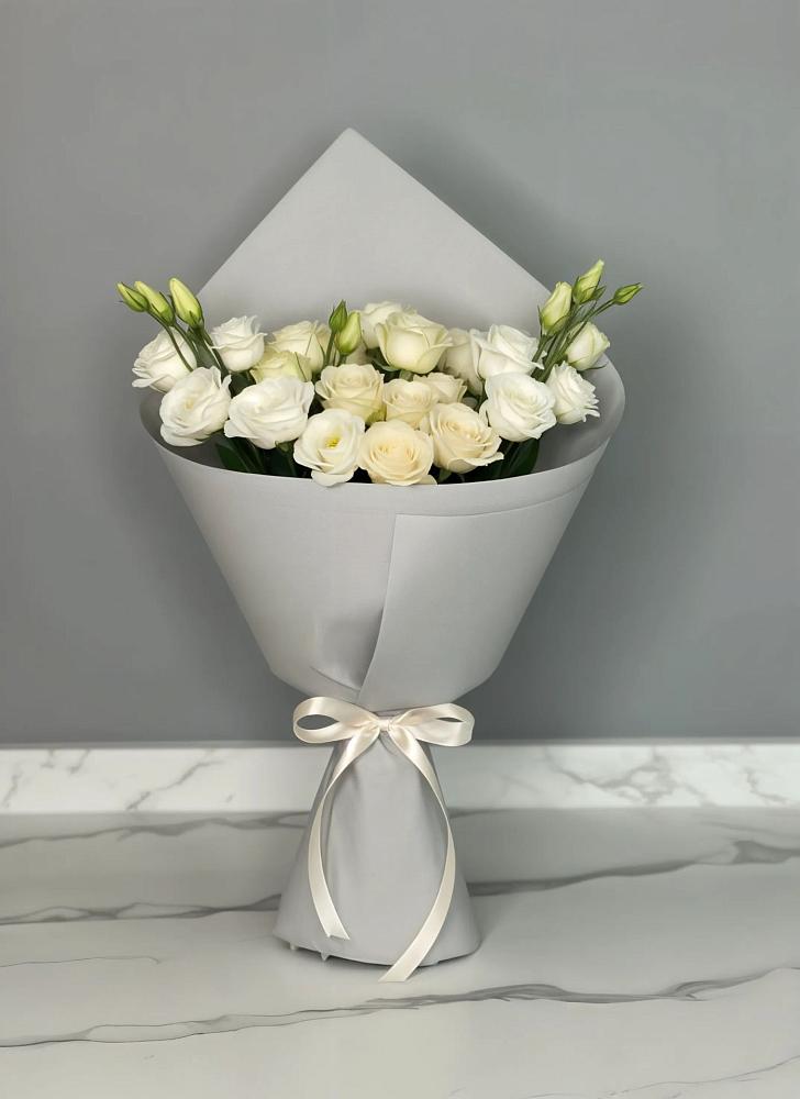 Букет цветов из: Розы и Лизиантусы в Темиргоевской