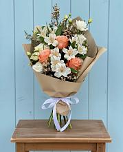 Букет цветов из:  Альстромерии, Лизиантусы, Розы и Хризантемы в Темиргоевской