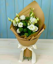 Букет цветов из:  Хризантемы и Лизиантусы в Темиргоевской