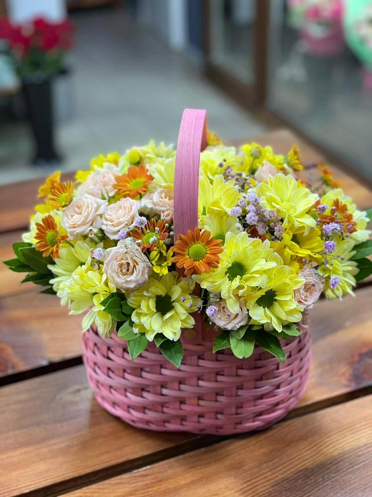 Цветочная композиция из Хризантемы и Розы в корзине в Темиргоевской