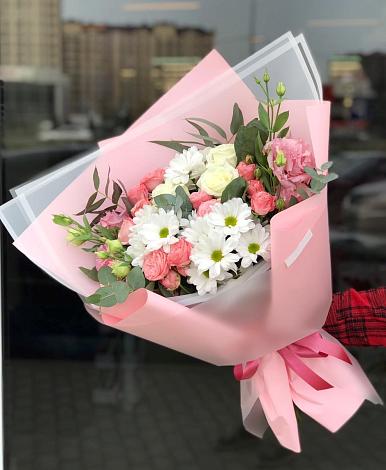 Букет цветов из: Розы, Лизиантусы и Хризантемы в Темиргоевской