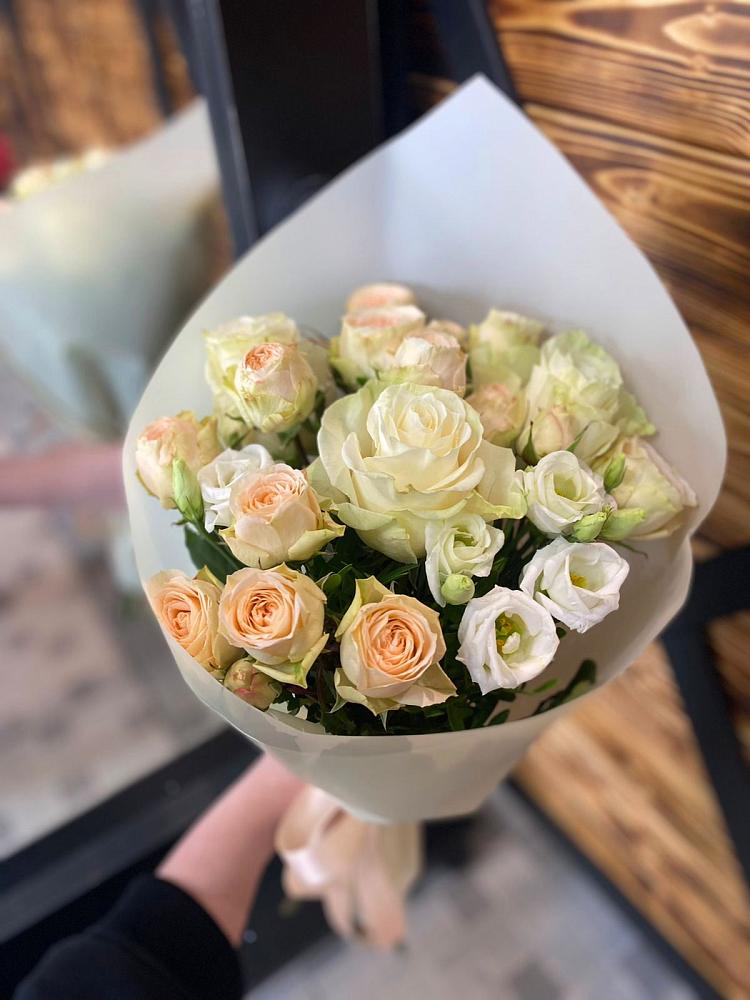 Букет цветов из: Розы и Лизиантусы в Темиргоевской